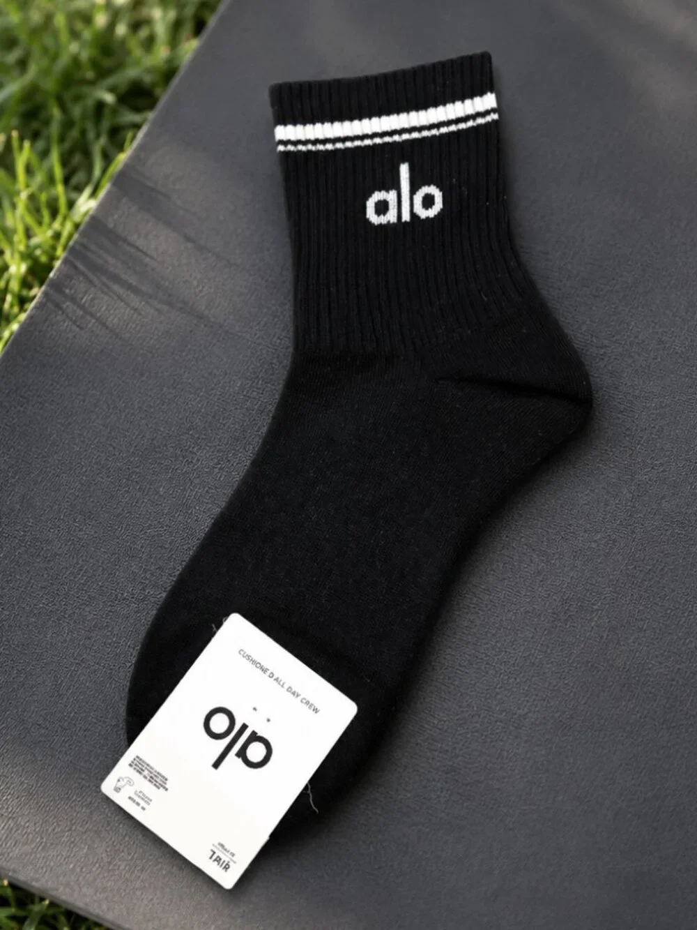 ALO Yoga Black Ribbed Crew Socks NWT White Logo